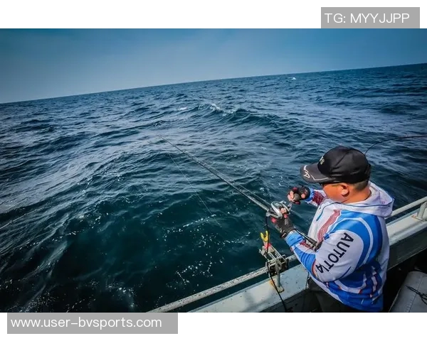 拉什福德分享海钓乐趣笑容灿烂展现多彩业余生活